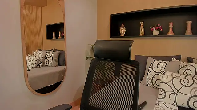 IrisBaker online show from March 14, 2025, 1:37 am