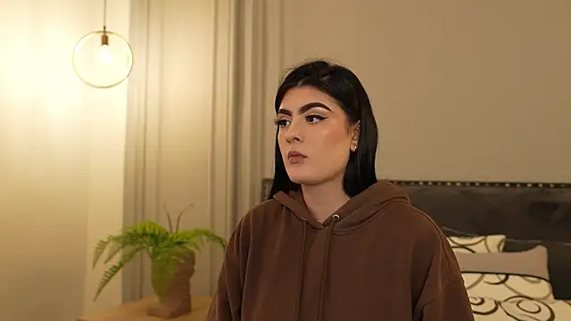 IrisBaker online show from November 14, 2025, 9:07 pm