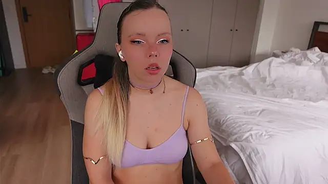 Snapshot of Ayra_Lust chatting on February 9, 2026, 4:38 pm Ayra Lust online show from February 9, 2026, 4:38 pm