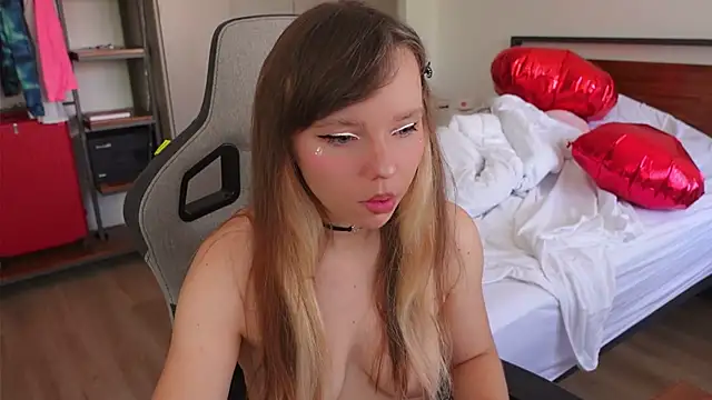 Snapshot of Ayra_Lust chatting on February 17, 2026, 7:22 pm Ayra Lust online show from February 17, 2026, 7:22 pm