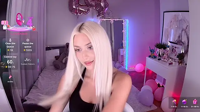 LoryWood online show from December 19, 2025, 3:36 pm