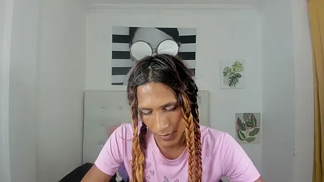 Snapshot of Brisahott chatting on December 18, 2025, 7:40 pm Brisahott online show from December 18, 2025, 7:40 pm