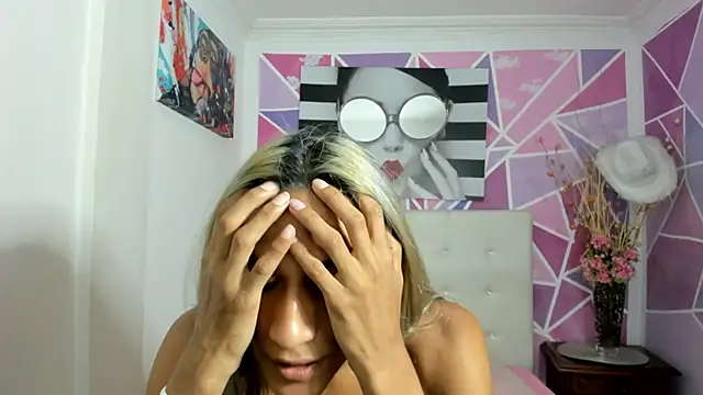 Snapshot of Brisahott chatting on March 14, 2025, 2:10 am Brisahott online show from March 14, 2025, 2:10 am