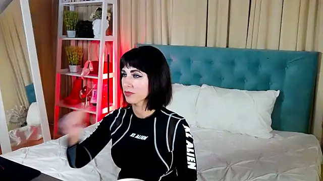 HeidiBloom online show from February 17, 2025, 1:55 pm