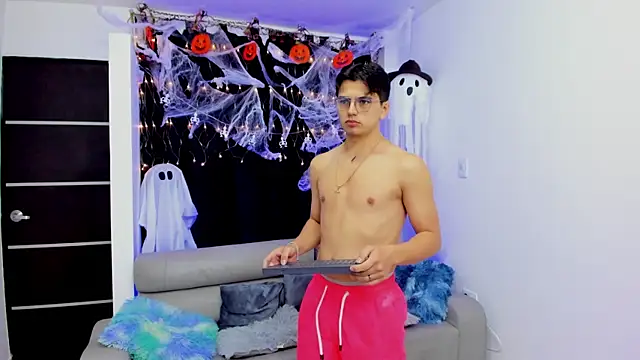 Snapshot of UNIVERSAL_SEXX_ chatting on October 16, 2025, 5:59 am UNIVERSAL SEXX online show from October 16, 2025, 5:59 am