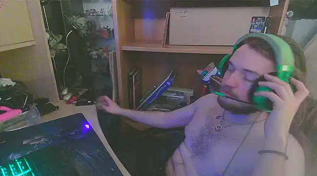 nicolasdumand21 online show from February 25, 2025, 8:32 pm