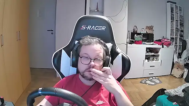 larsgessner30 online show from October 28, 2025, 9:36 pm