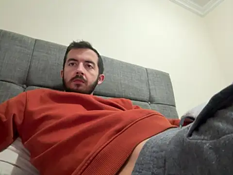 laynufff online show from March 9, 2026, 9:07 pm