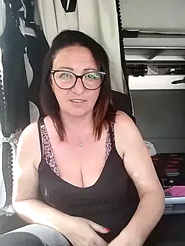 cuplubijoanna online show from April 22, 2026, 12:01 pm