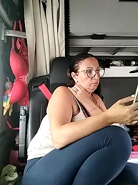 cuplubijoanna online show from April 29, 2026, 12:31 pm
