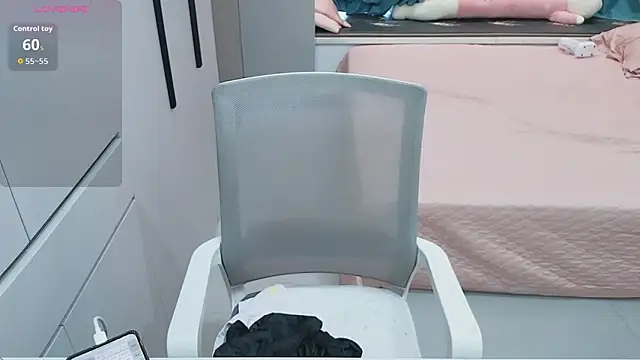 palzkybi123 online show from October 4, 2025, 7:21 am