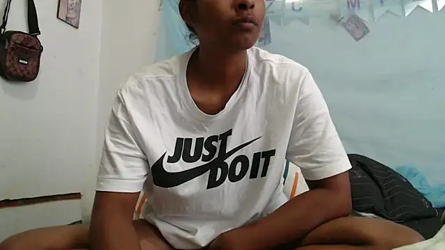 yohatinelly07 online show from October 9, 2025, 5:24 pm