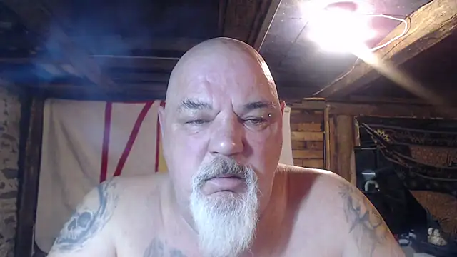 Newfiesausage1972 online show from March 22, 2026, 6:59 am