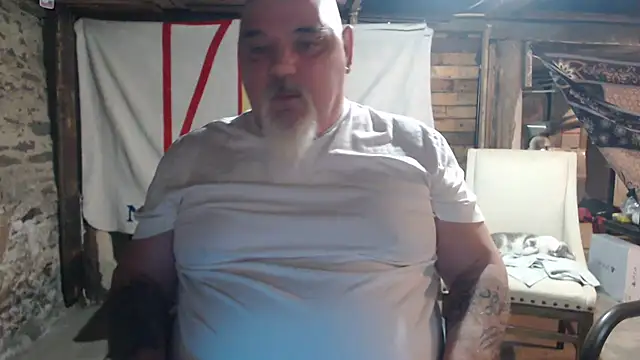 Newfiesausage1972 online show from February 11, 2026, 11:48 pm