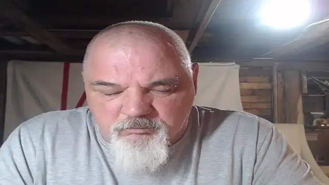 Newfiesausage1972 online show from March 11, 2026, 10:53 am