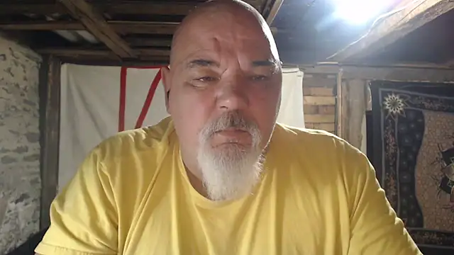 Newfiesausage1972 online show from April 23, 2026, 8:21 am
