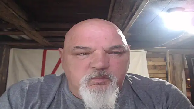 Newfiesausage1972 online show from April 29, 2026, 9:10 pm