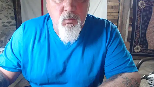 Newfiesausage1972 online show from June 20, 2026, 7:46 am