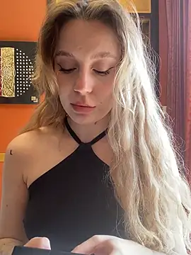 Snapshot of meanexx chatting on March 16, 2026, 8:07 am meanexx online show from March 16, 2026, 8:07 am