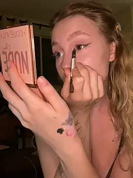 Snapshot of meanexx chatting on March 28, 2026, 5:36 pm meanexx online show from March 28, 2026, 5:36 pm