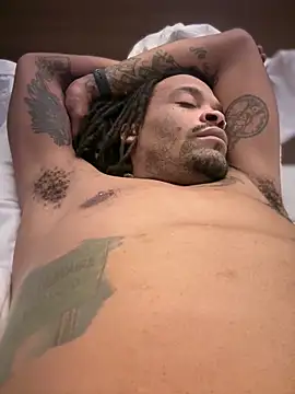 1BeautyN1Beast online show from December 19, 2025, 3:43 am