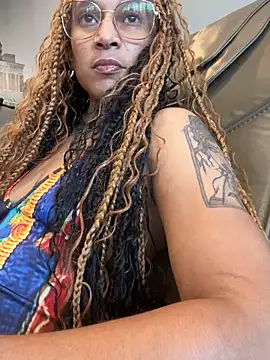 Shuggabutt online show from September 18, 2025, 1:08 am