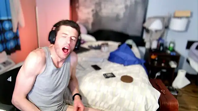 Snapshot of savageconfidence chatting on April 6, 2026, 1:56 pm savageconfidence online show from April 6, 2026, 1:56 pm