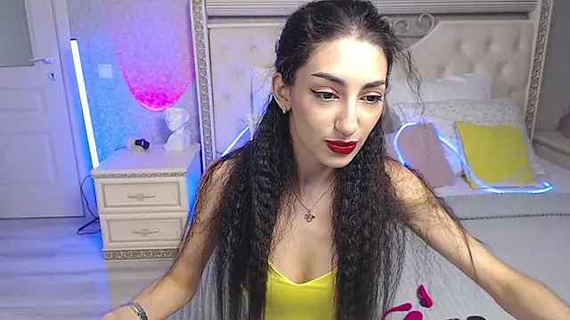 Lina Robbins online show from October 7, 2025, 4:24 am