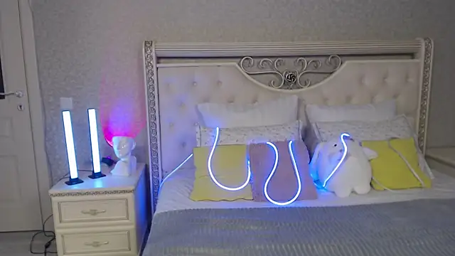 Lina Robbins online show from March 13, 2026, 12:37 am