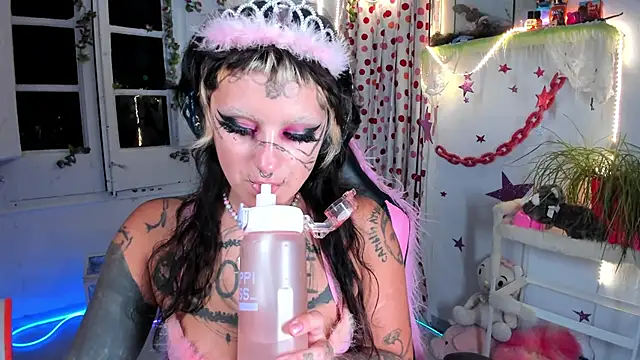 lady sontse  online show from June 19, 2026, 8:25 pm