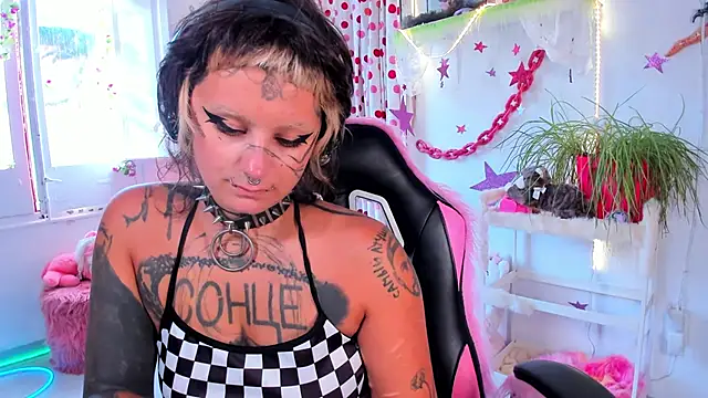 lady sontse  online show from June 27, 2026, 4:46 pm