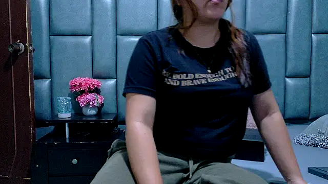 SaritaHerrera online show from August 10, 2026, 3:35 am