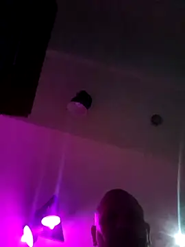 Snapshot of RomWoolf chatting on April 3, 2026, 11:44 pm RomWoolf online show from April 3, 2026, 11:44 pm