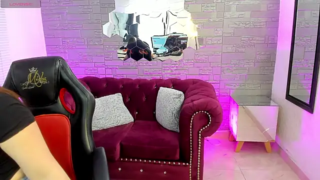 conniejames m online show from October 30, 2025, 12:36 pm