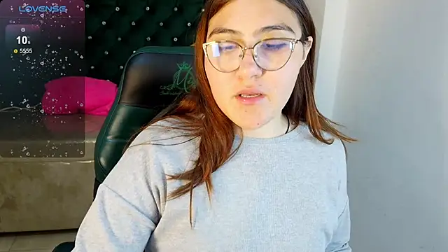 Snapshot of conniejames_m chatting on July 15, 2026, 12:23 pm conniejames m online show from July 15, 2026, 12:23 pm