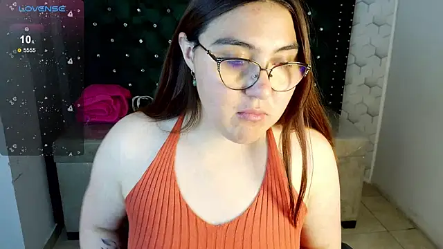 Snapshot of conniejames_m chatting on August 3, 2026, 1:28 pm conniejames m online show from August 3, 2026, 1:28 pm