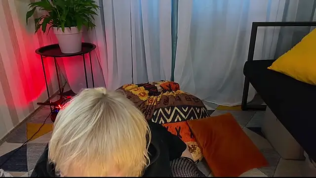EmmyAmbros online show from July 19, 2026, 2:09 am