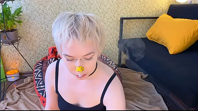 EmmyAmbros online show from March 22, 2025, 8:40 am