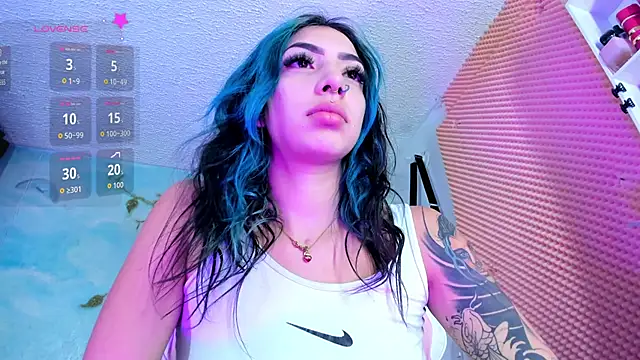 SaturnooStonee online show from June 11, 2026, 2:22 am