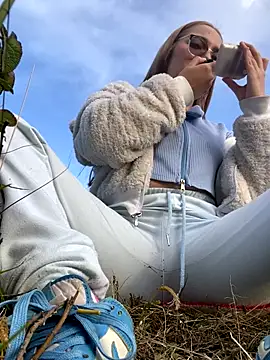 melody-dy online show from October 8, 2025, 10:10 pm