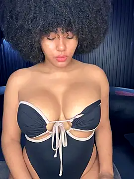 Snapshot of kendall_coxx chatting on November 7, 2025, 7:35 am kendall coxx online show from November 7, 2025, 7:35 am