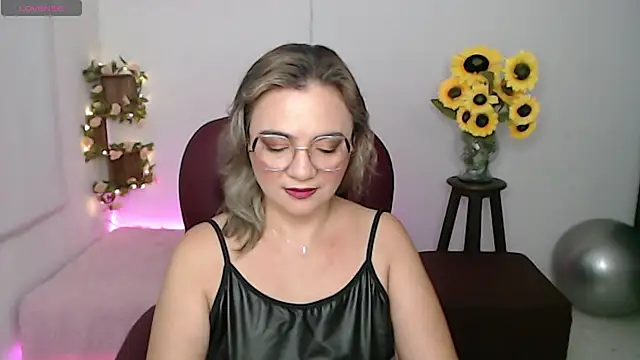 ana milf online show from March 1, 2026, 11:54 am