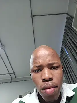 Snapshot of Mejjlunje540 chatting on April 13, 2026, 8:29 am Mejjlunje540 online show from April 13, 2026, 8:29 am