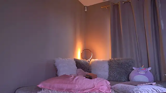 KatBigBum online show from August 5, 2026, 7:46 am