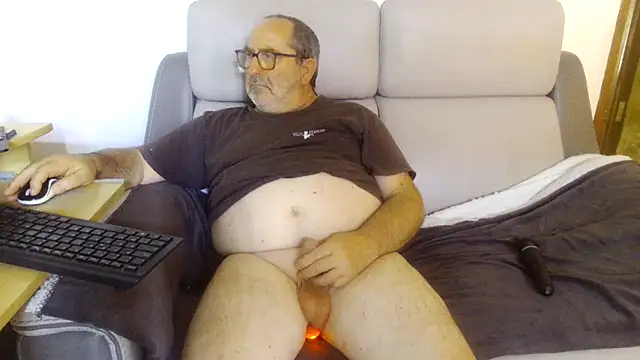 gillou1234 online show from June 22, 2026, 2:47 pm
