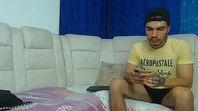 Snapshot of Hot_Sharks_ chatting on March 3, 2026, 7:59 am Hot Sharks online show from March 3, 2026, 7:59 am