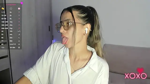 Lilacutte  online show from September 29, 2025, 8:32 am