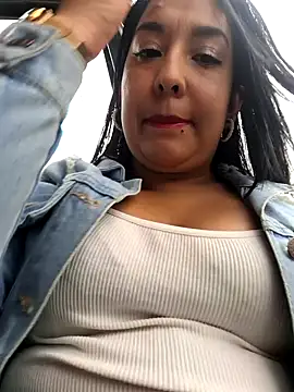 Bella keny online show from October 10, 2025, 6:42 pm