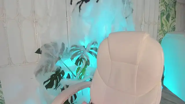 cute hollywood online show from October 15, 2025, 12:24 pm