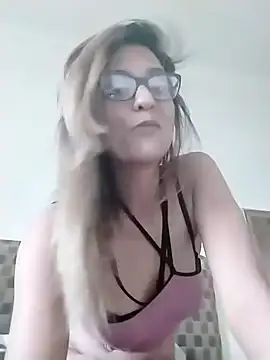 Snapshot of karmicQueen669 chatting on April 1, 2026, 4:47 am karmicQueen669 online show from April 1, 2026, 4:47 am